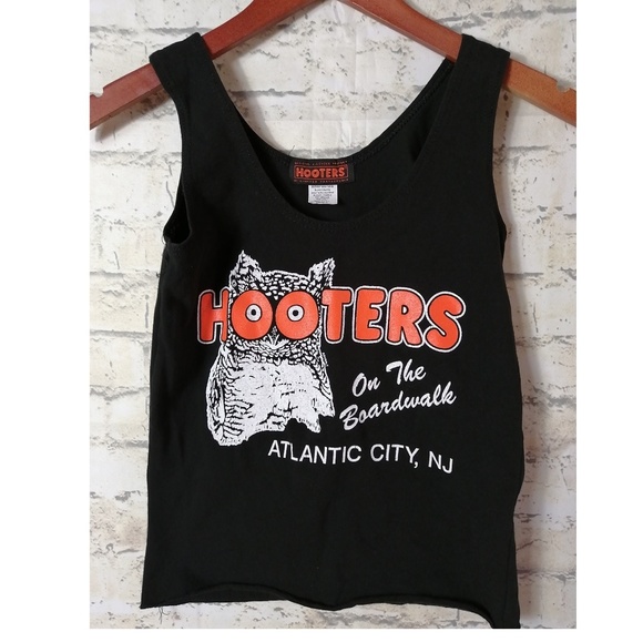 Hooters Tops - Hooters black tank top